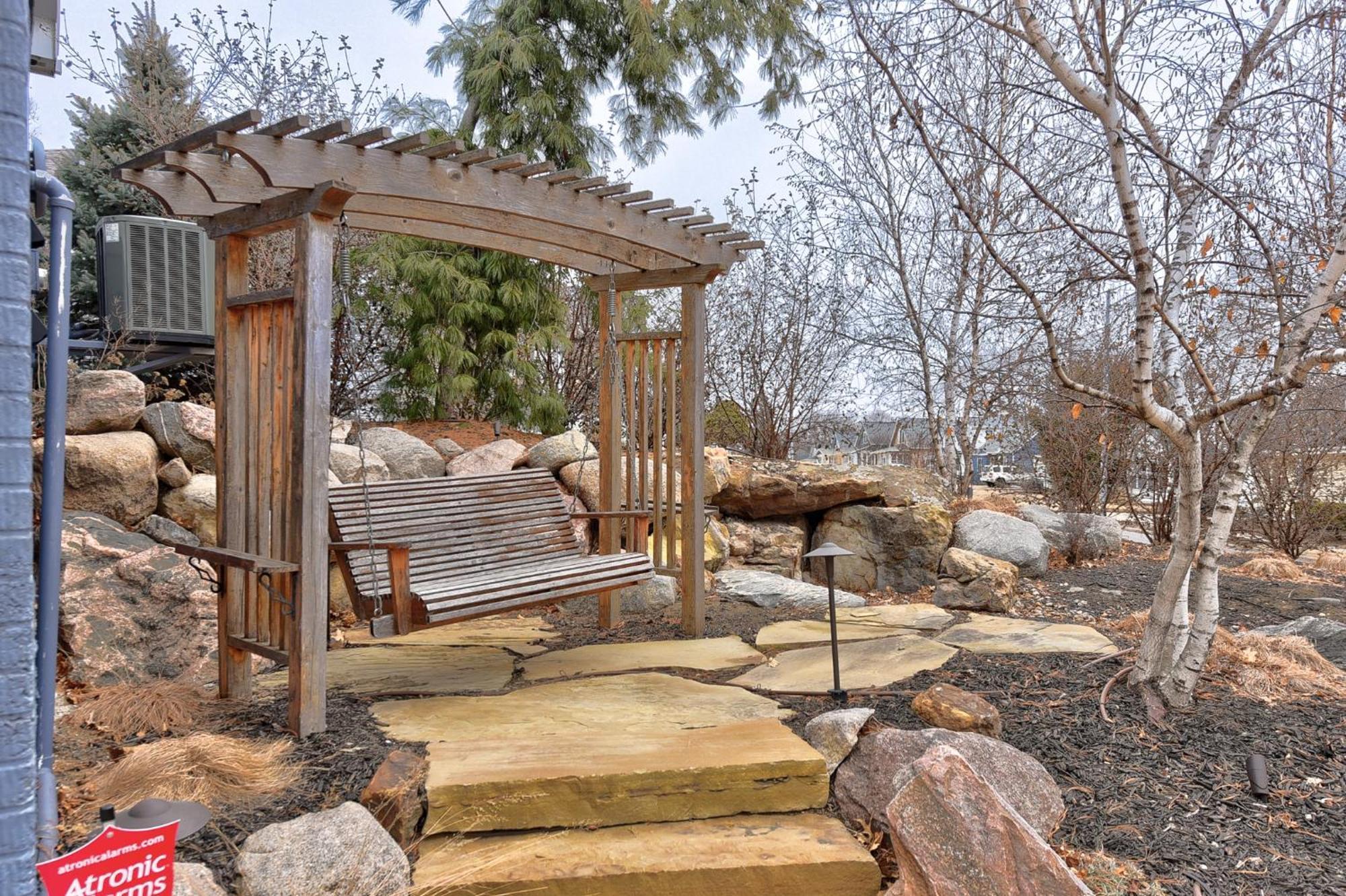 Modern Chic Retreat Luxe Comfort And Style * Omaha