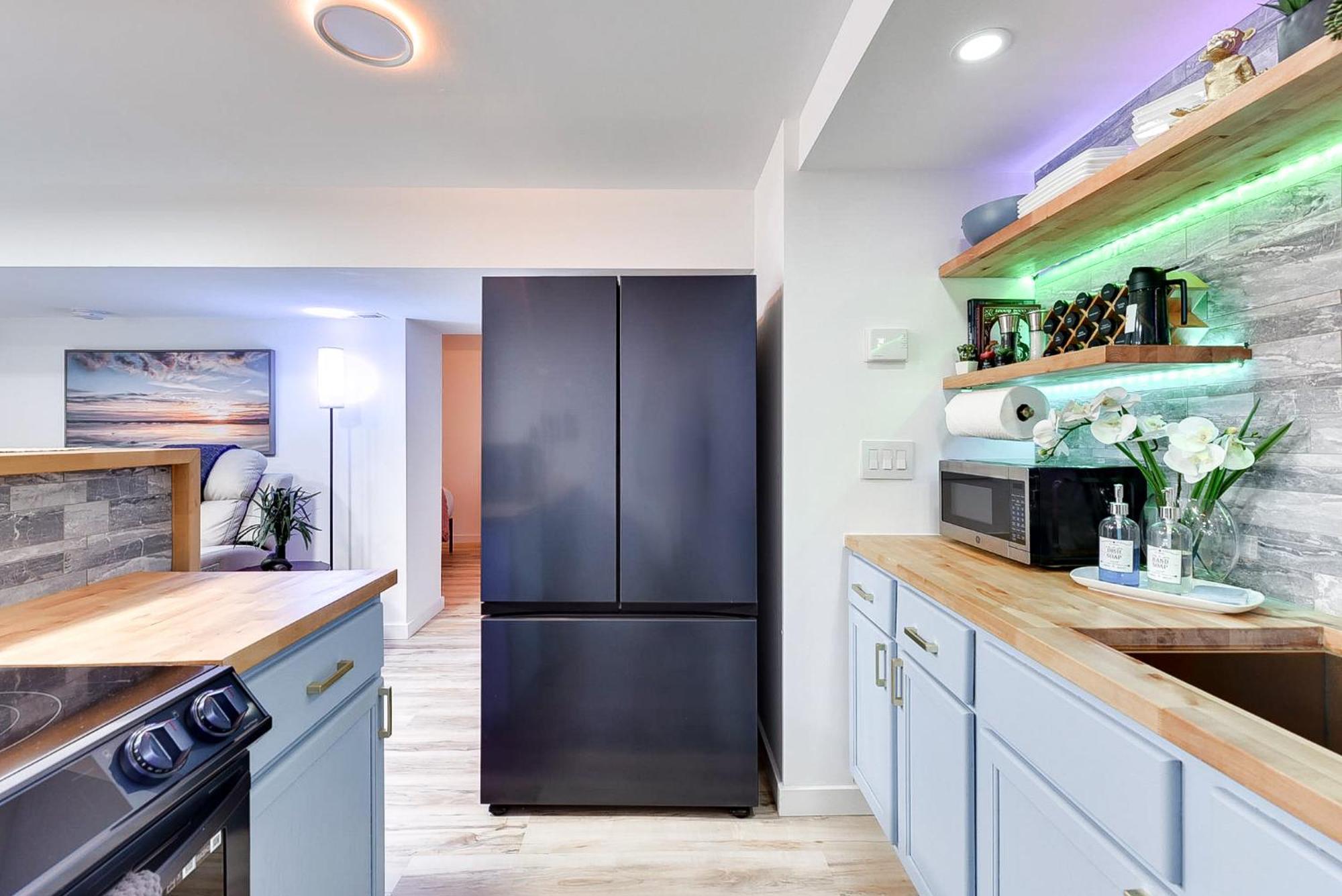 Modern Chic Retreat Luxe Comfort And Style Holiday home *