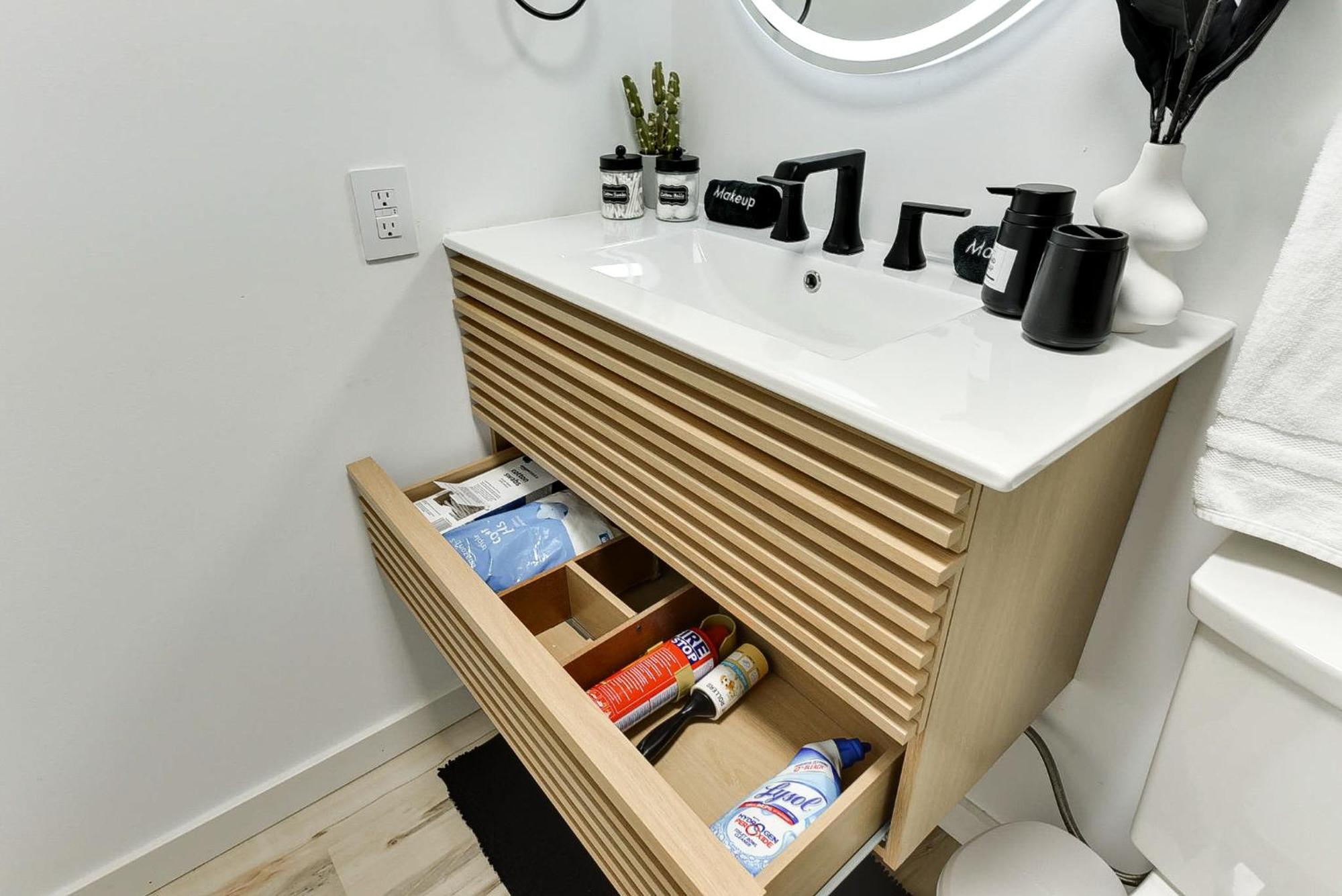 Modern Chic Retreat Luxe Comfort And Style Holiday home Omaha