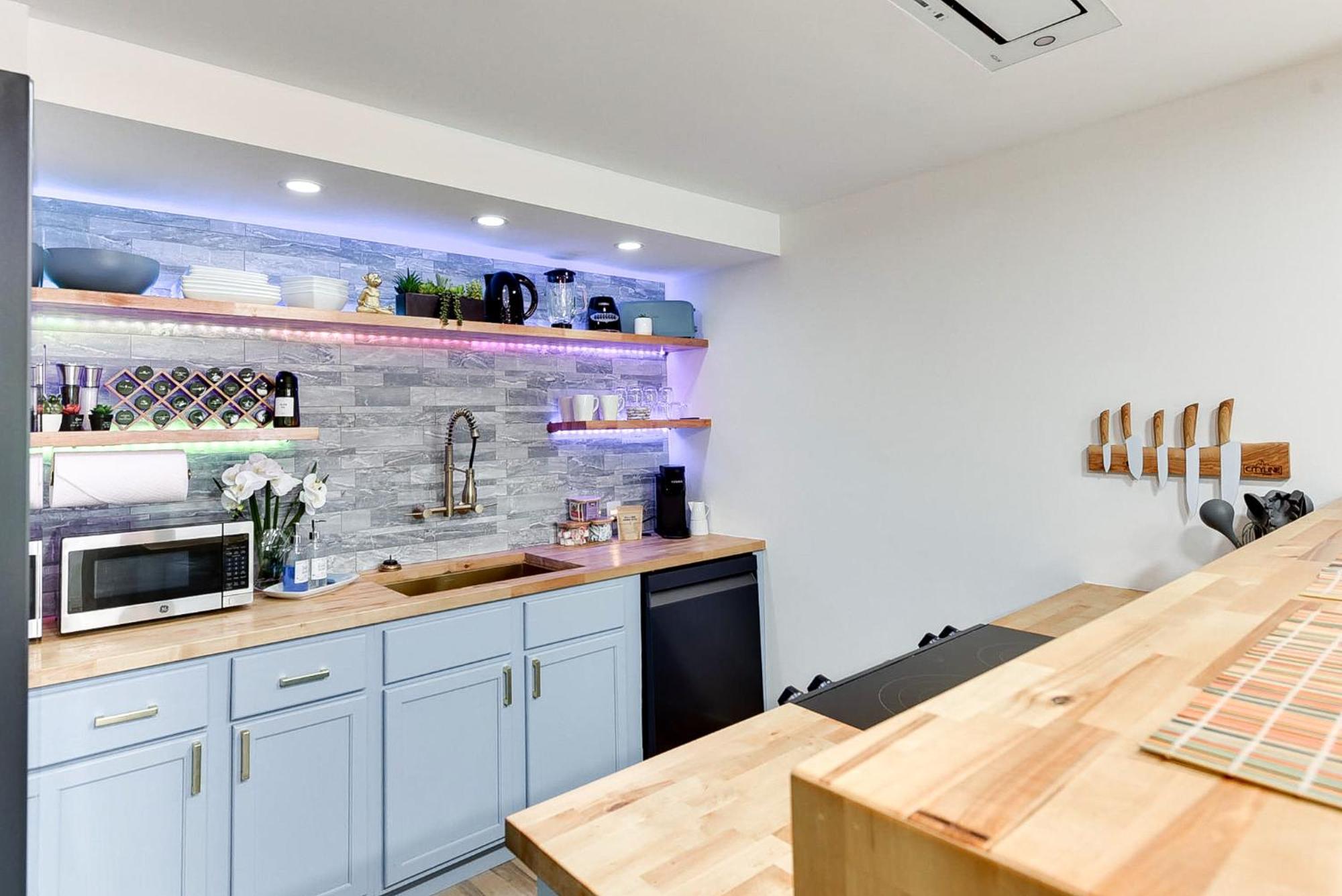 Modern Chic Retreat Luxe Comfort And Style Holiday home Omaha