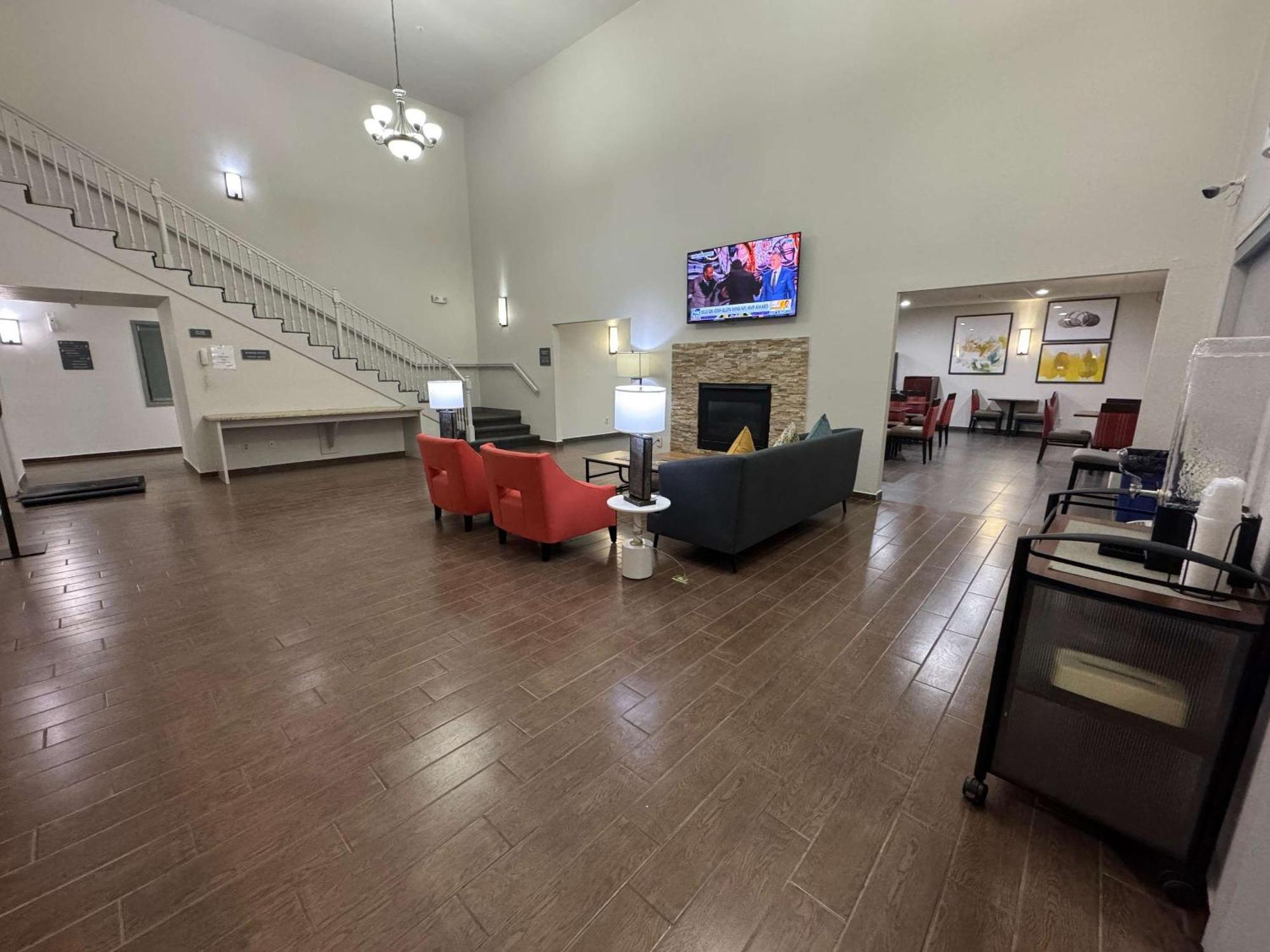 Comfort Northwest Hotel 2*