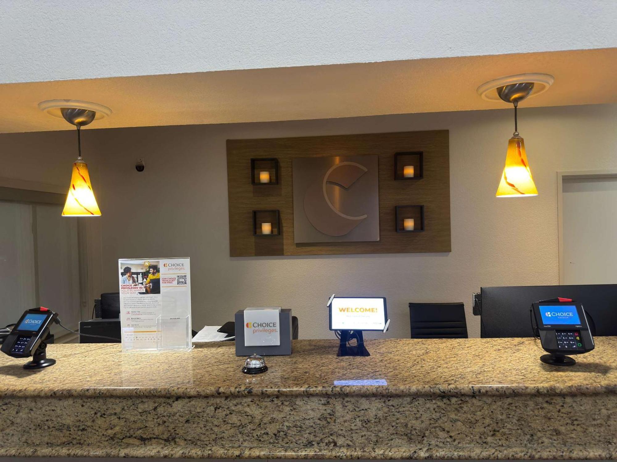 Comfort Northwest Hotel 2*