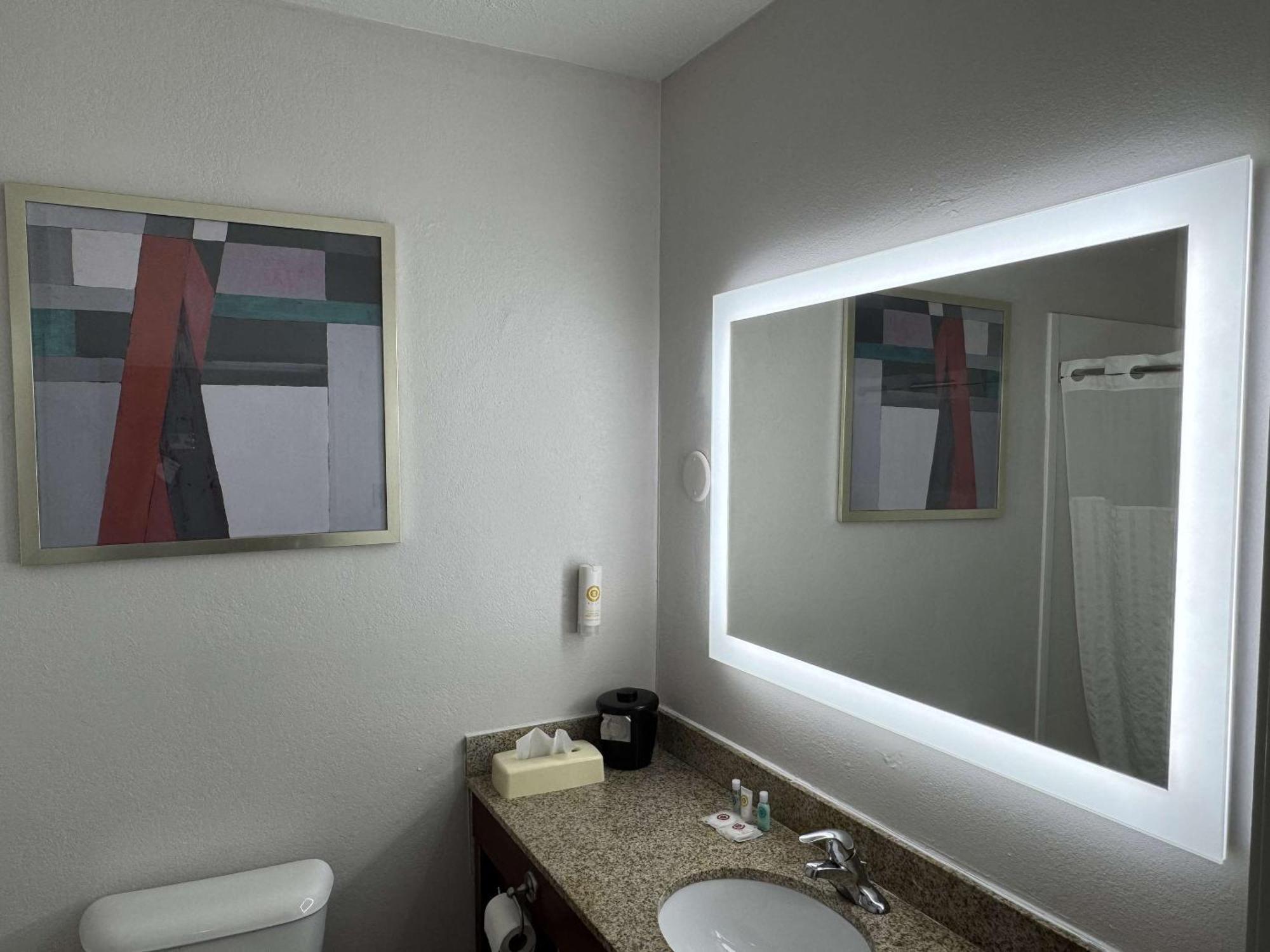 Comfort Northwest Hotel