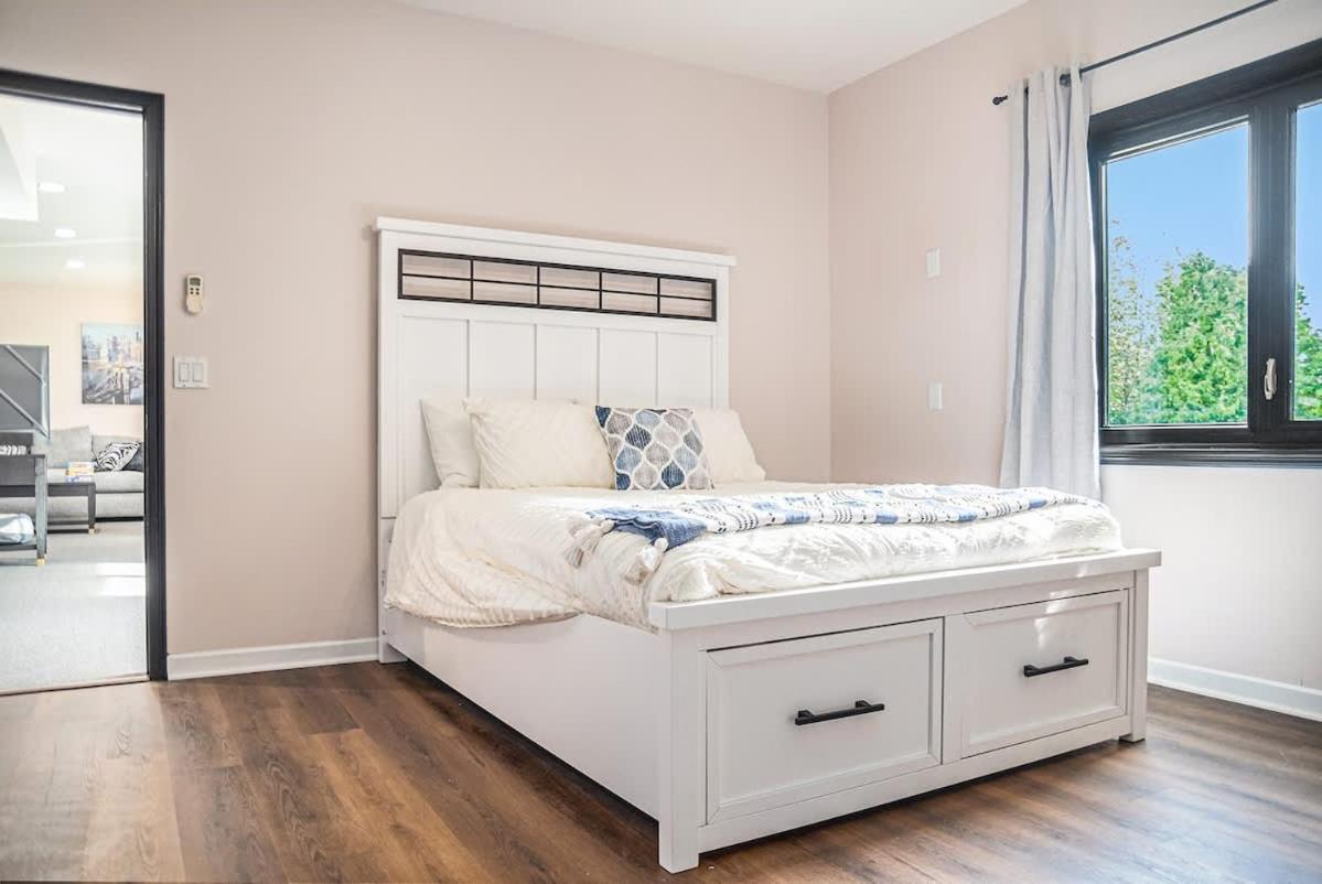 Furnished 5 Bedroom Executive * Omaha