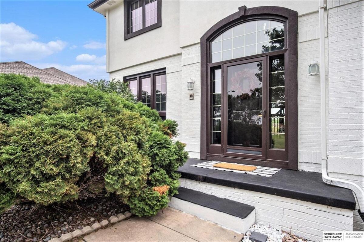 Villa Furnished 5 Bedroom Executive Omaha