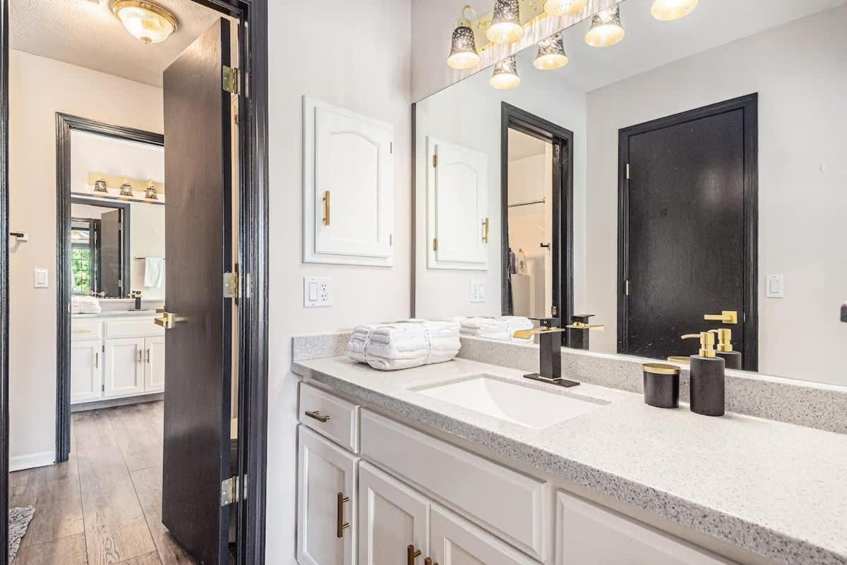 Furnished 5 Bedroom Executive * Omaha