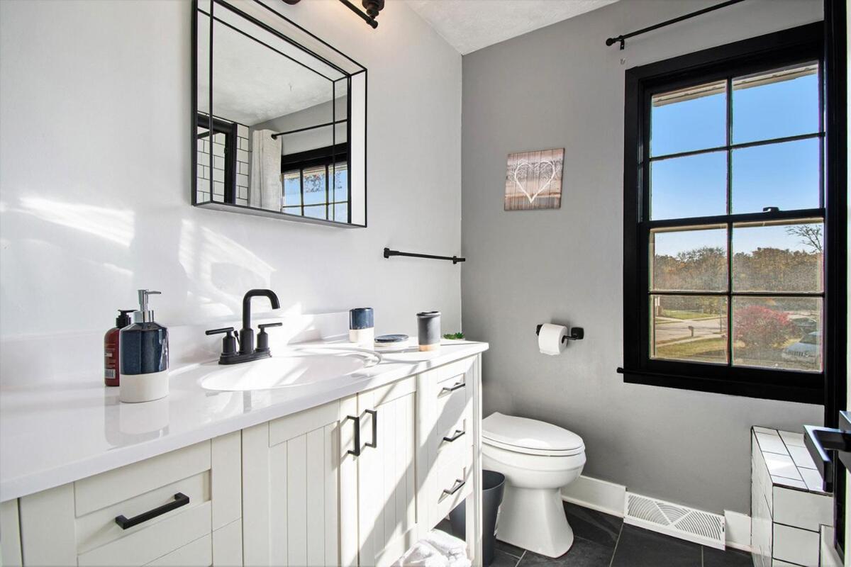 Charming Elegance Getaway * Omaha