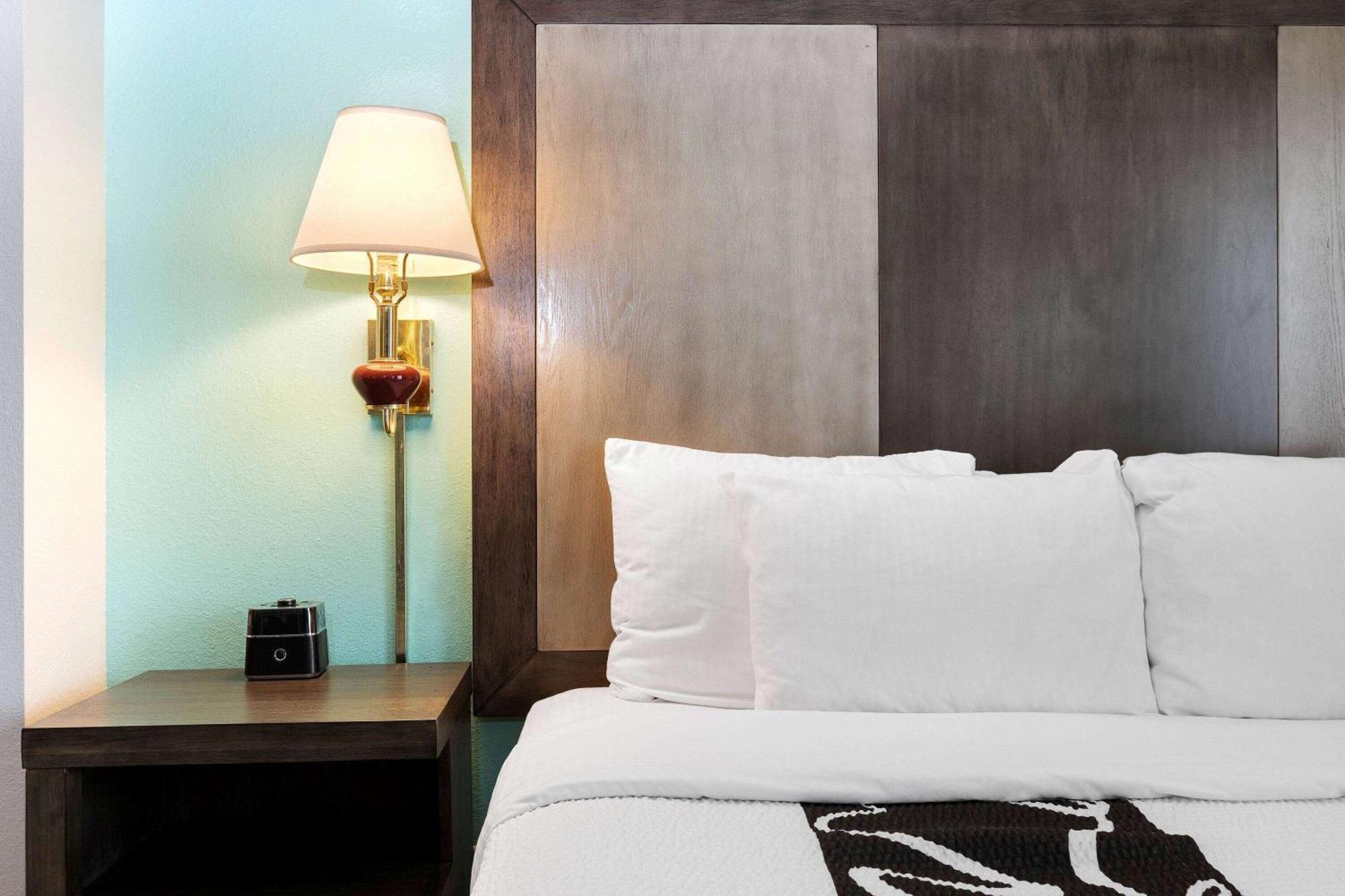 Hotel La Quinta By Wyndham Airport Downtown Omaha