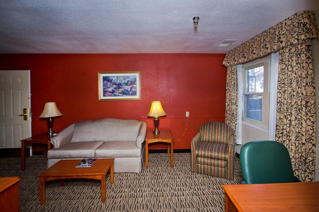 Suburban Extended 3* Omaha