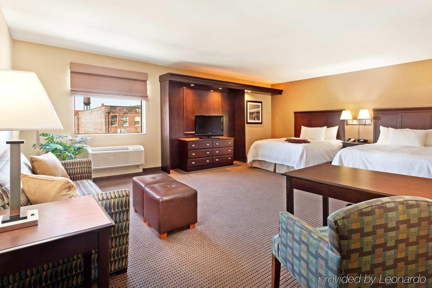 Hampton & Omaha-downtown 3*
