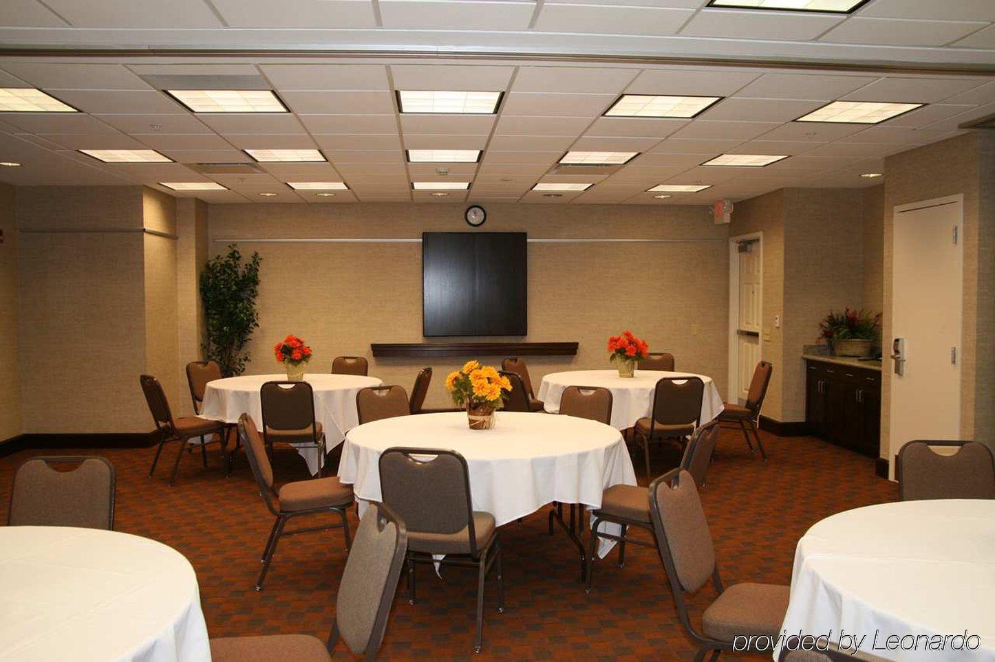 Hampton & Omaha-downtown Hotel 3*