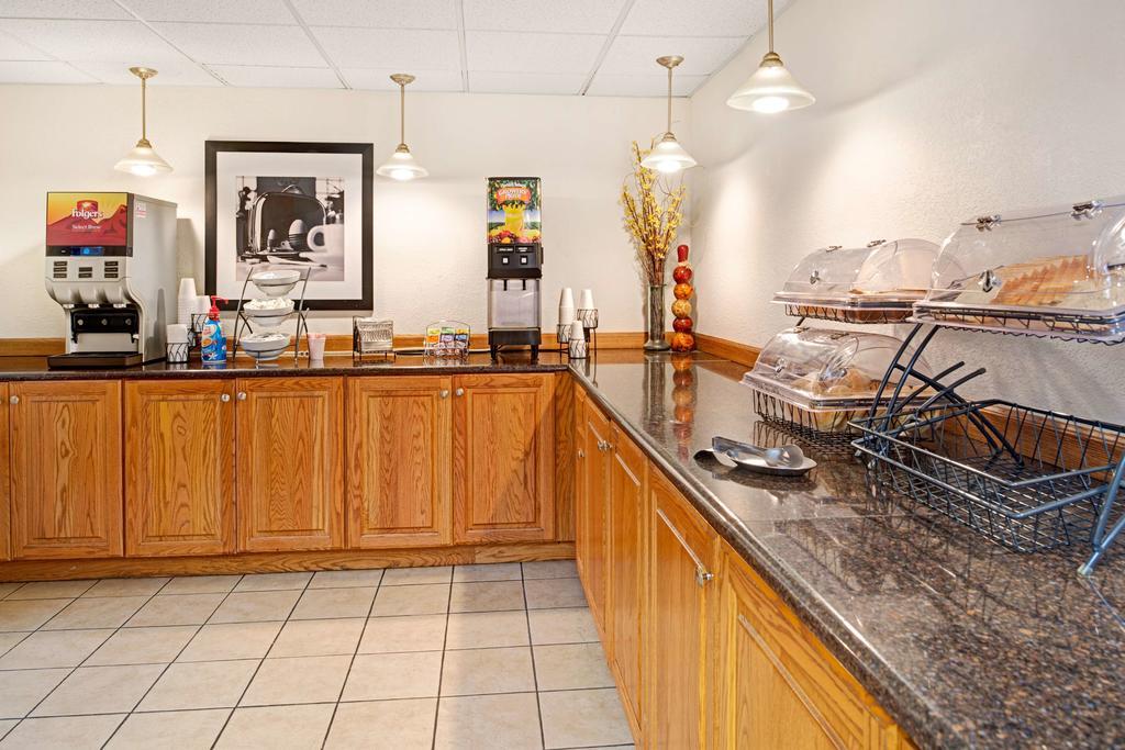 Hotel Baymont &