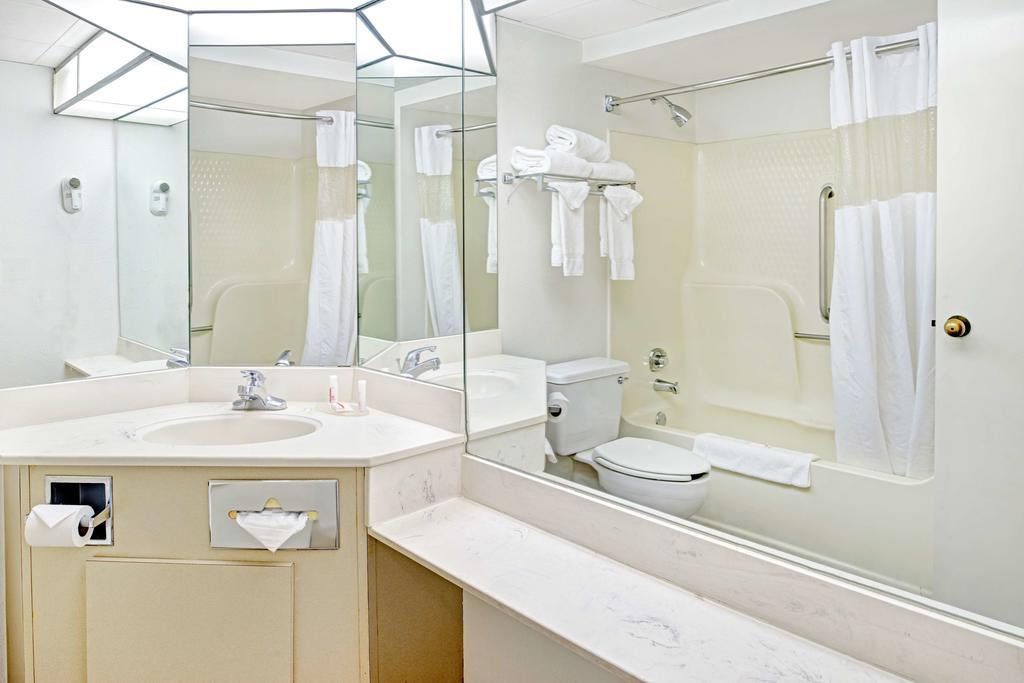 Hotel Baymont &