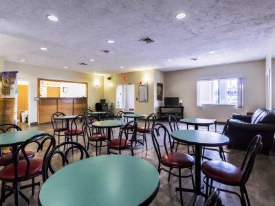 Quality & West - Ne Linclon Hotel 2*