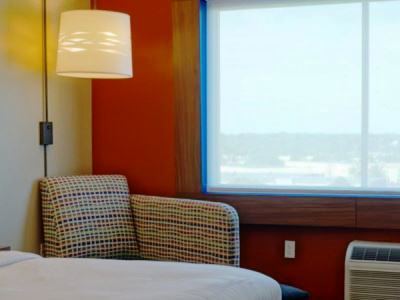 Express & - Millard Area By Ihg