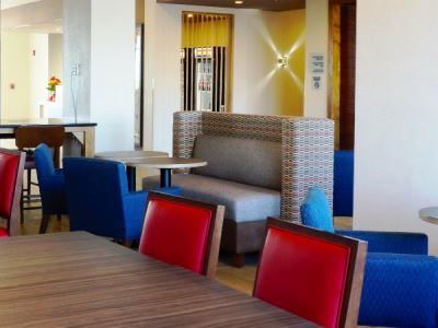 Hotel Express & - Millard Area By Ihg 3*