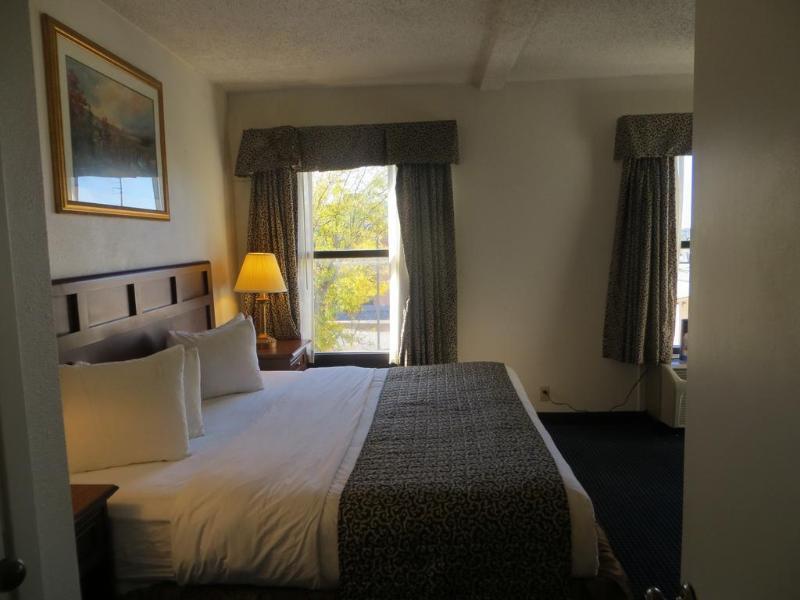 Hotel Baymont &