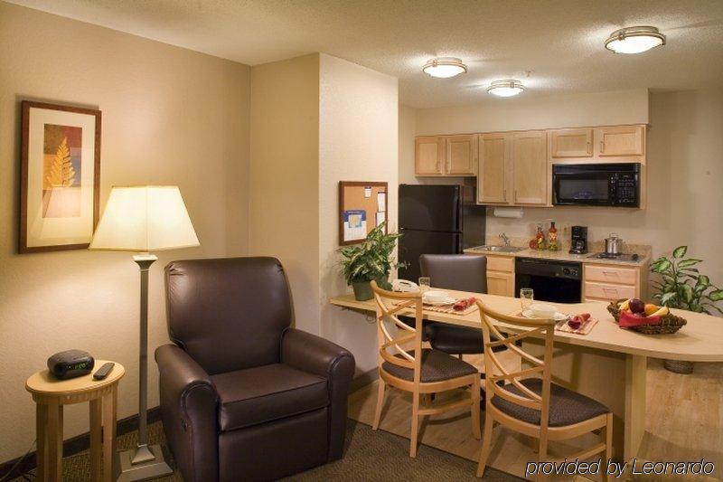 Hotel Candlewood Airport 2*
