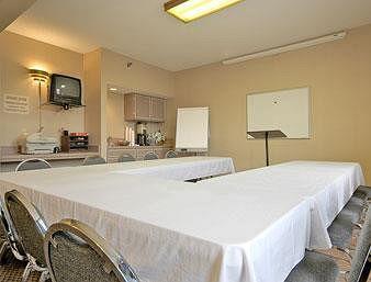 Baymont & Hotel