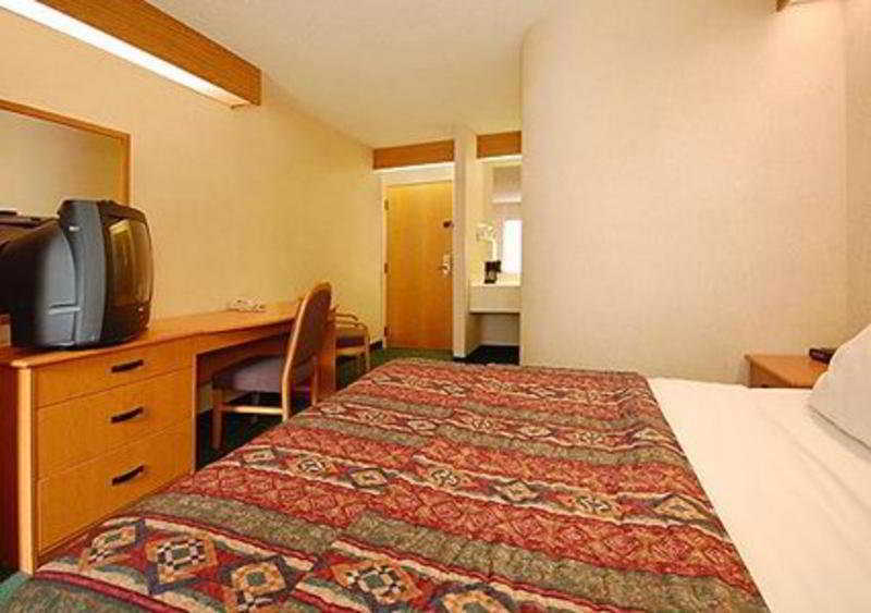 Sleep & Airport Hotel Omaha