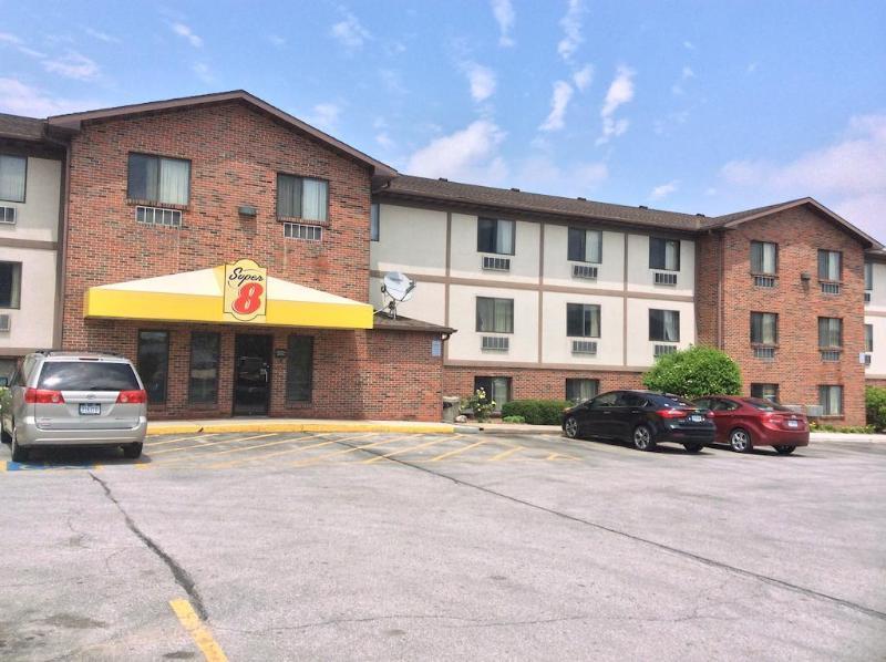 Motel Super 8 By Wyndham Omaha/west Dodge