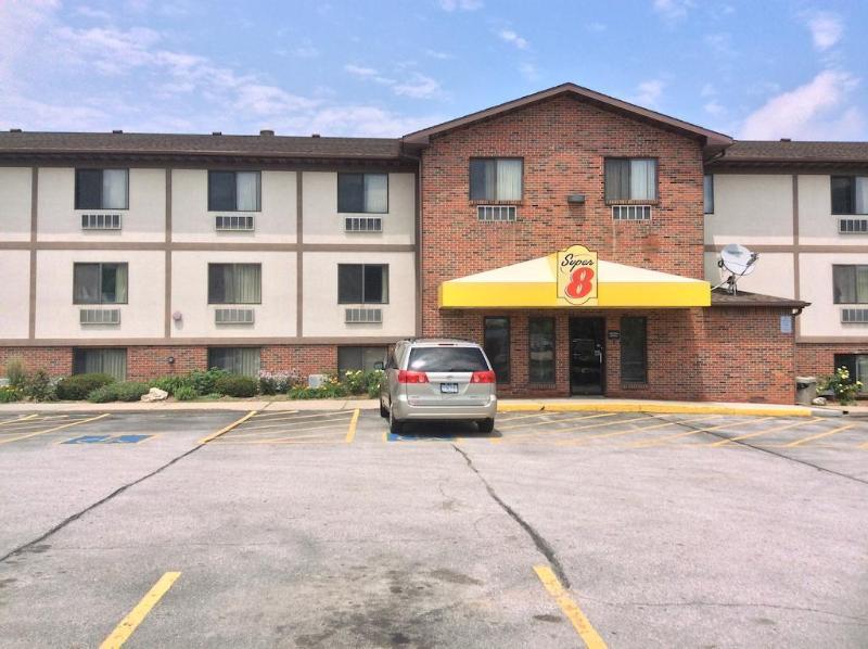 Super 8 By Wyndham Omaha/west Dodge Omaha