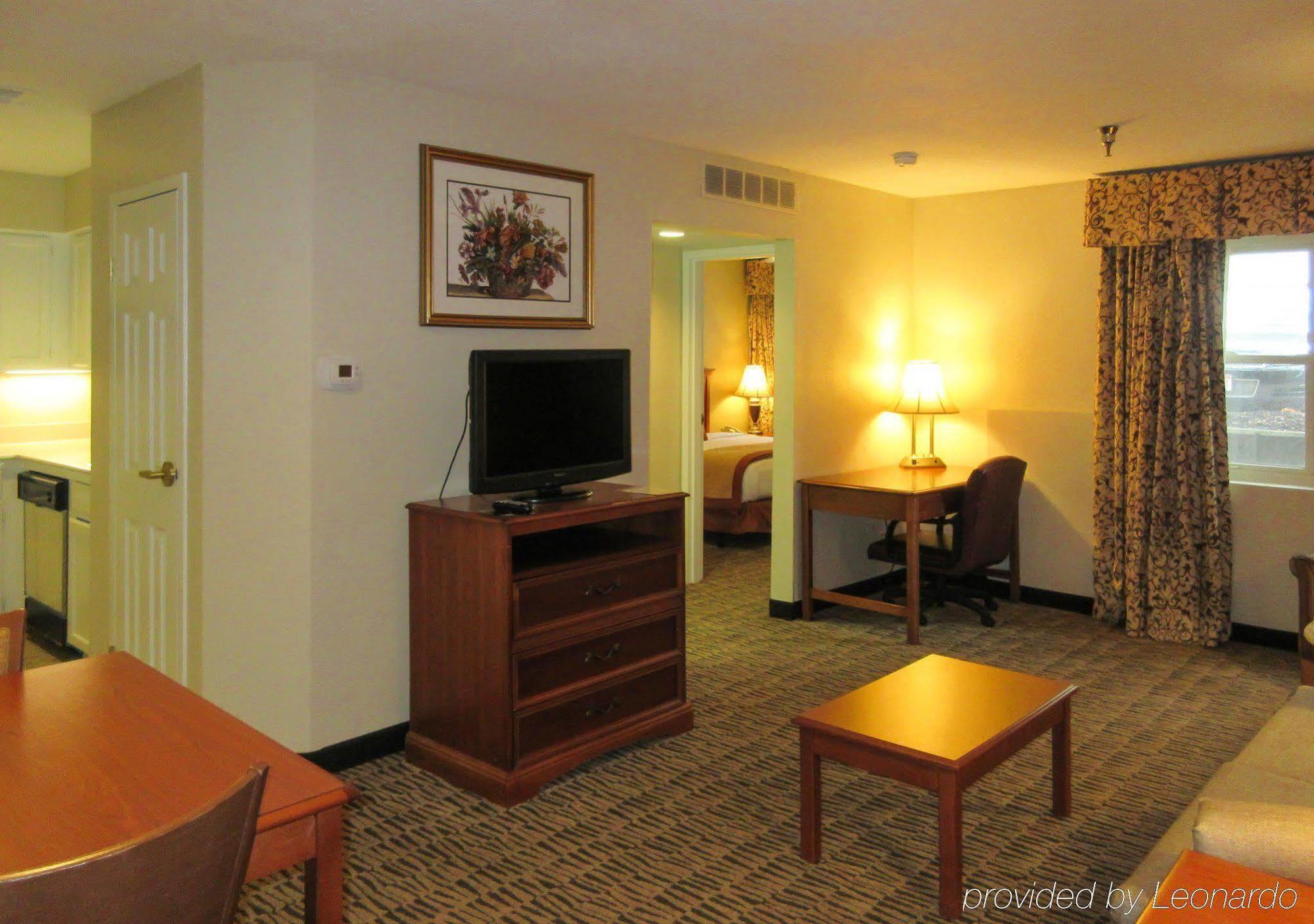 Suburban Extended 3* Omaha