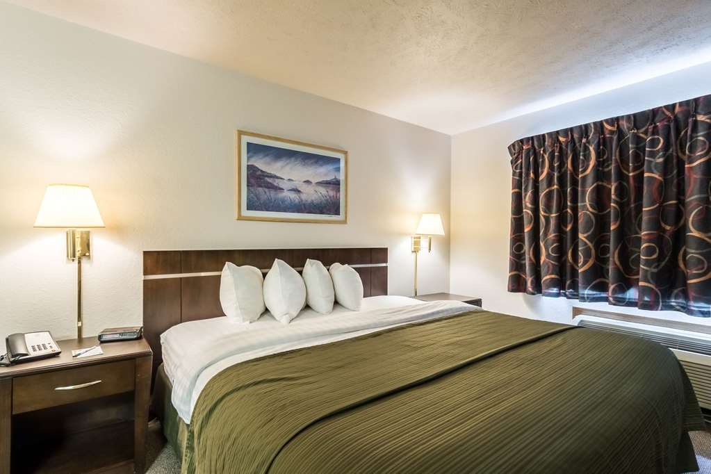 Quality & West - Ne Linclon Hotel Omaha