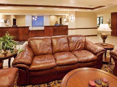 Express & Cherry Hills By Ihg Hotel