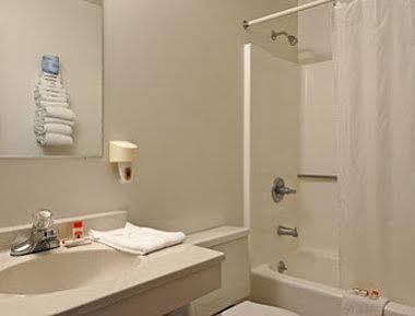 Super 8 By Wyndham I-80 West Hotel 2*