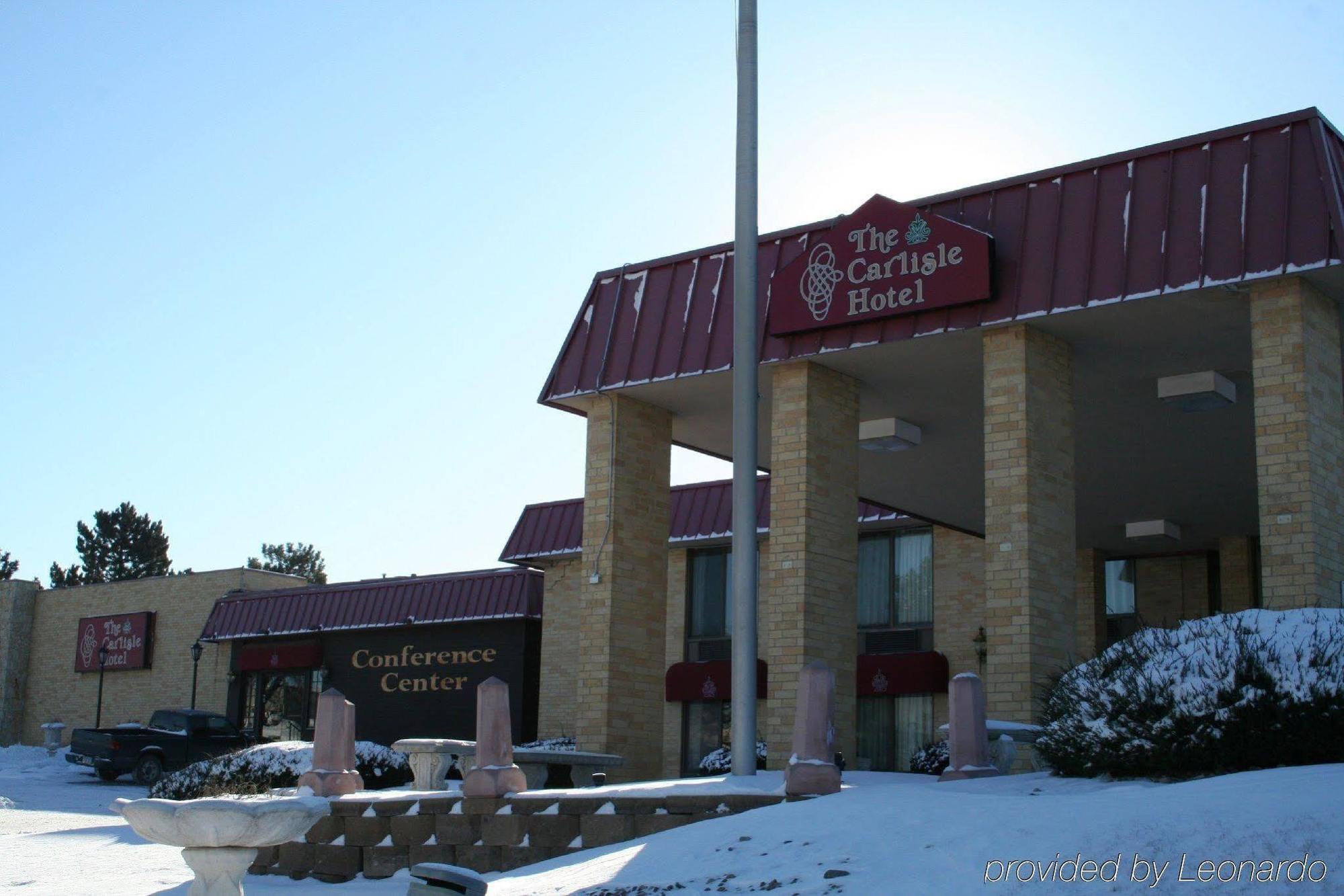 Westmont & Hotel 2*