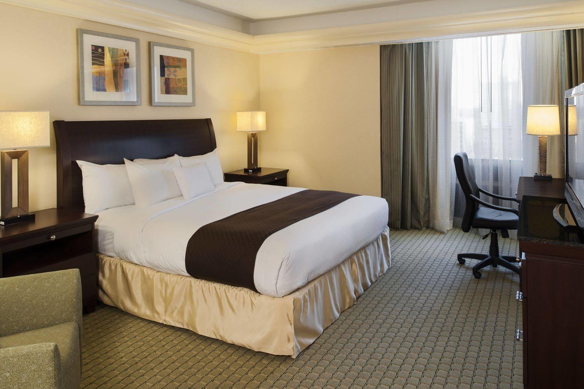Doubletree By Hilton & Executive Meeting Center Omaha-downtown