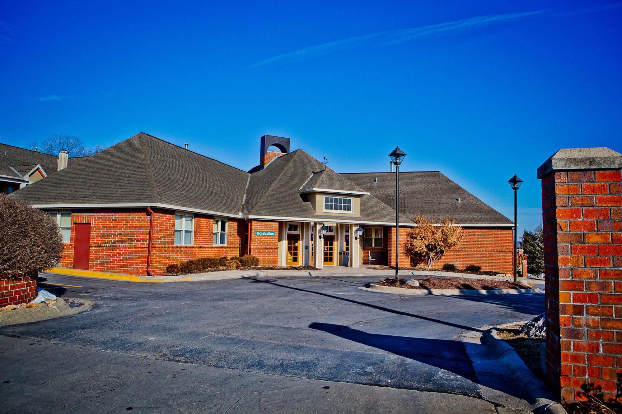 Hotel Suburban Extended