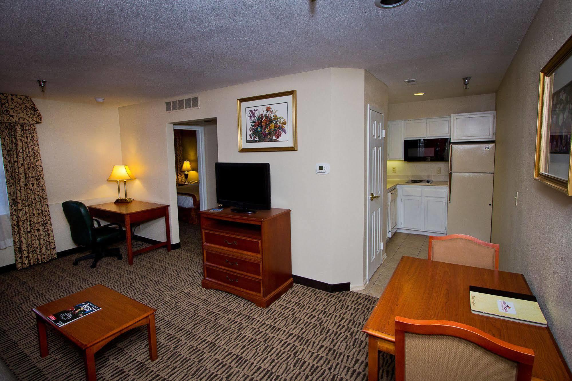 Suburban Extended 3*