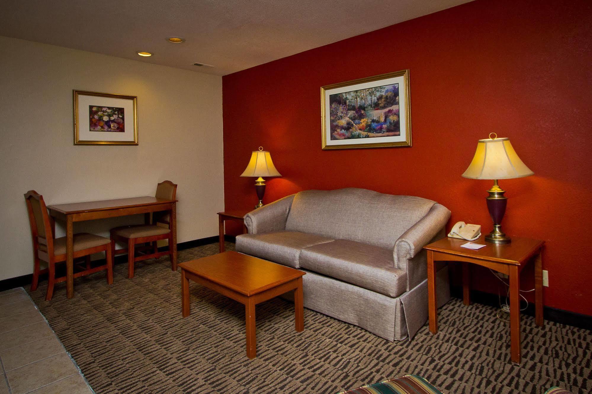 Hotel Suburban Extended
