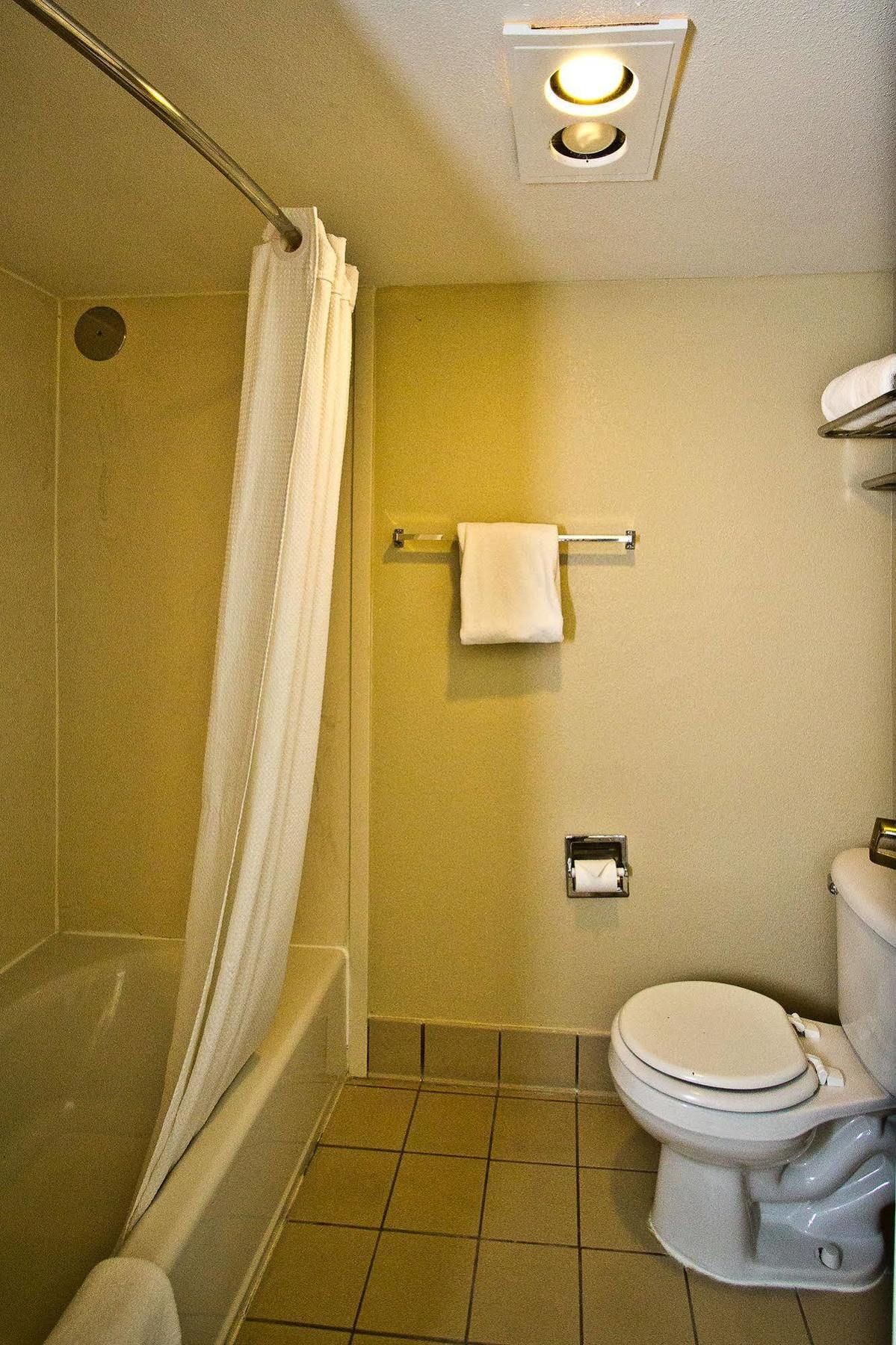 Suburban Extended 3* Omaha