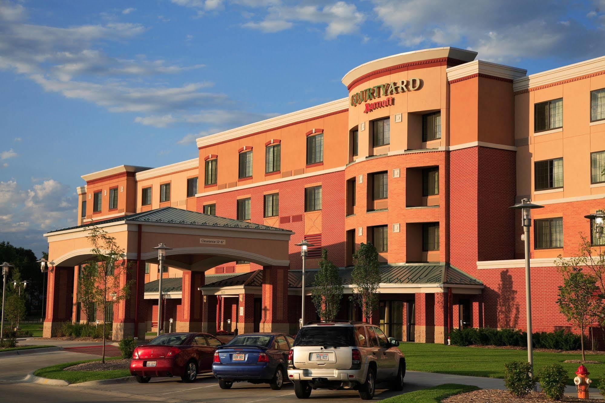 Courtyard By Marriott Aksarben Village Omaha