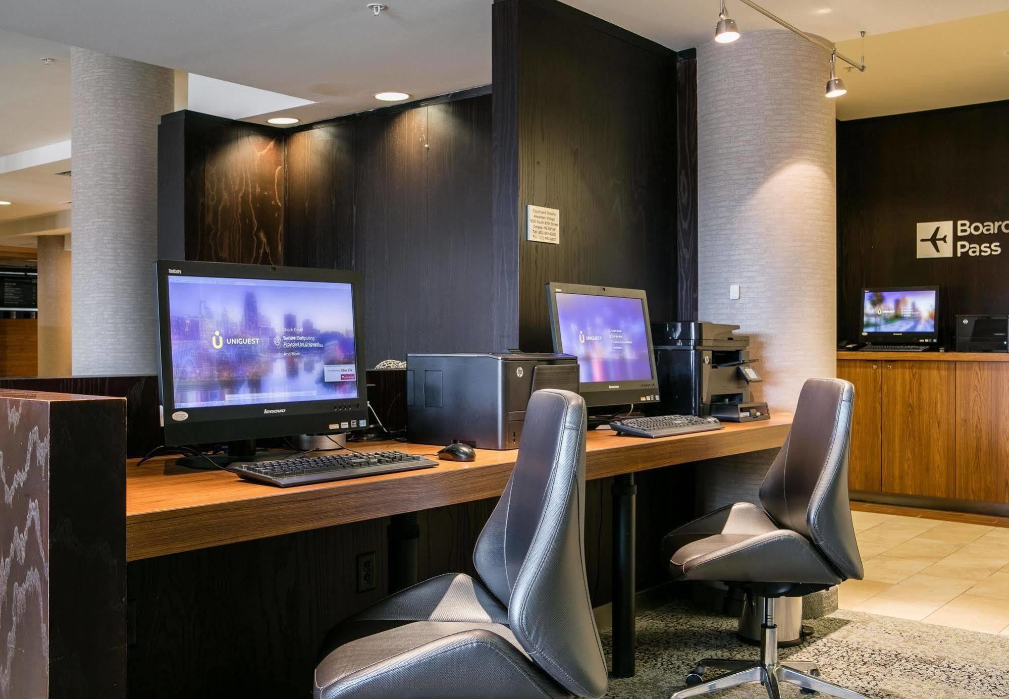 Hotel Courtyard By Marriott Aksarben Village 2*