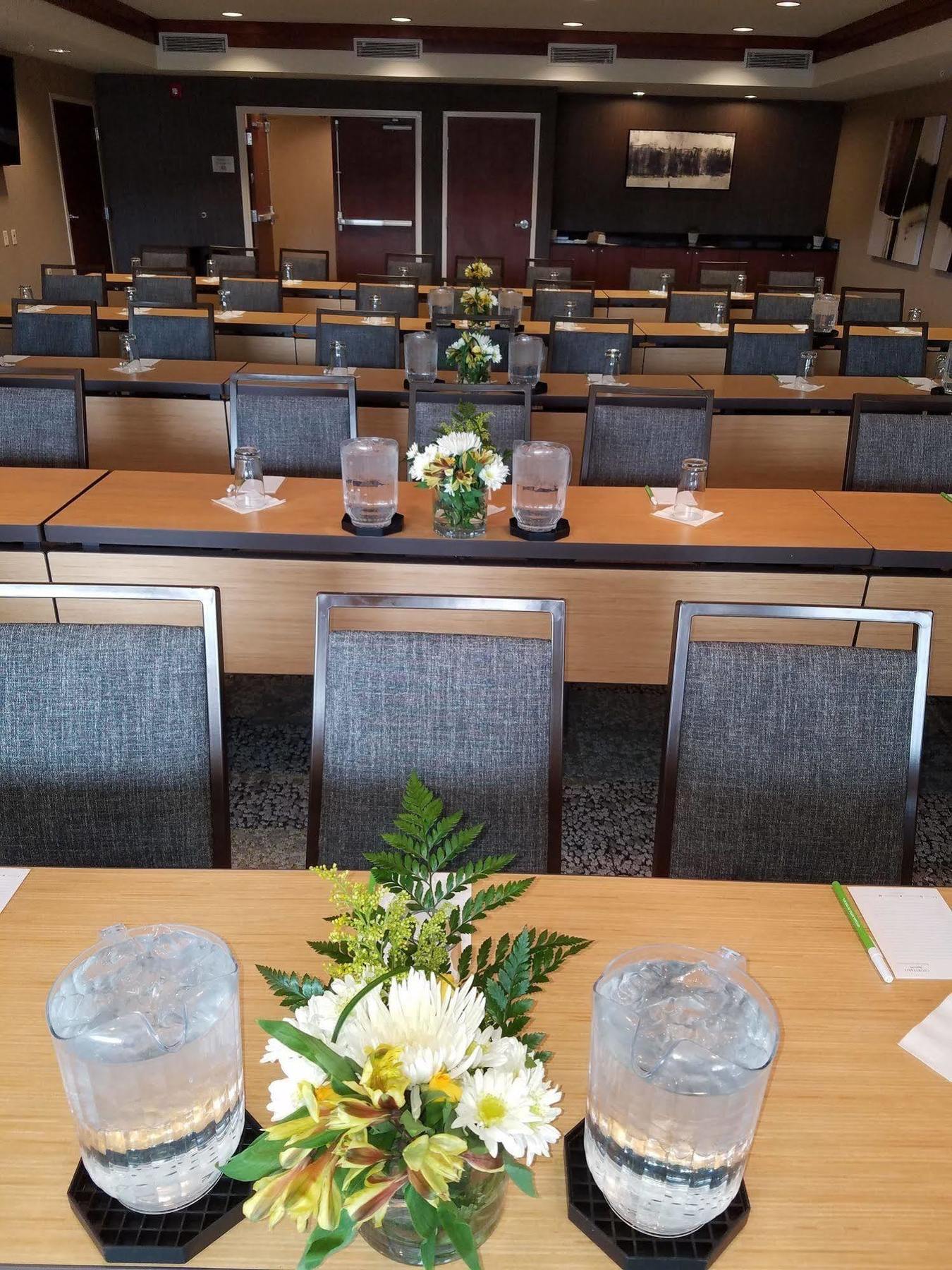 Courtyard By Marriott Aksarben Village Omaha