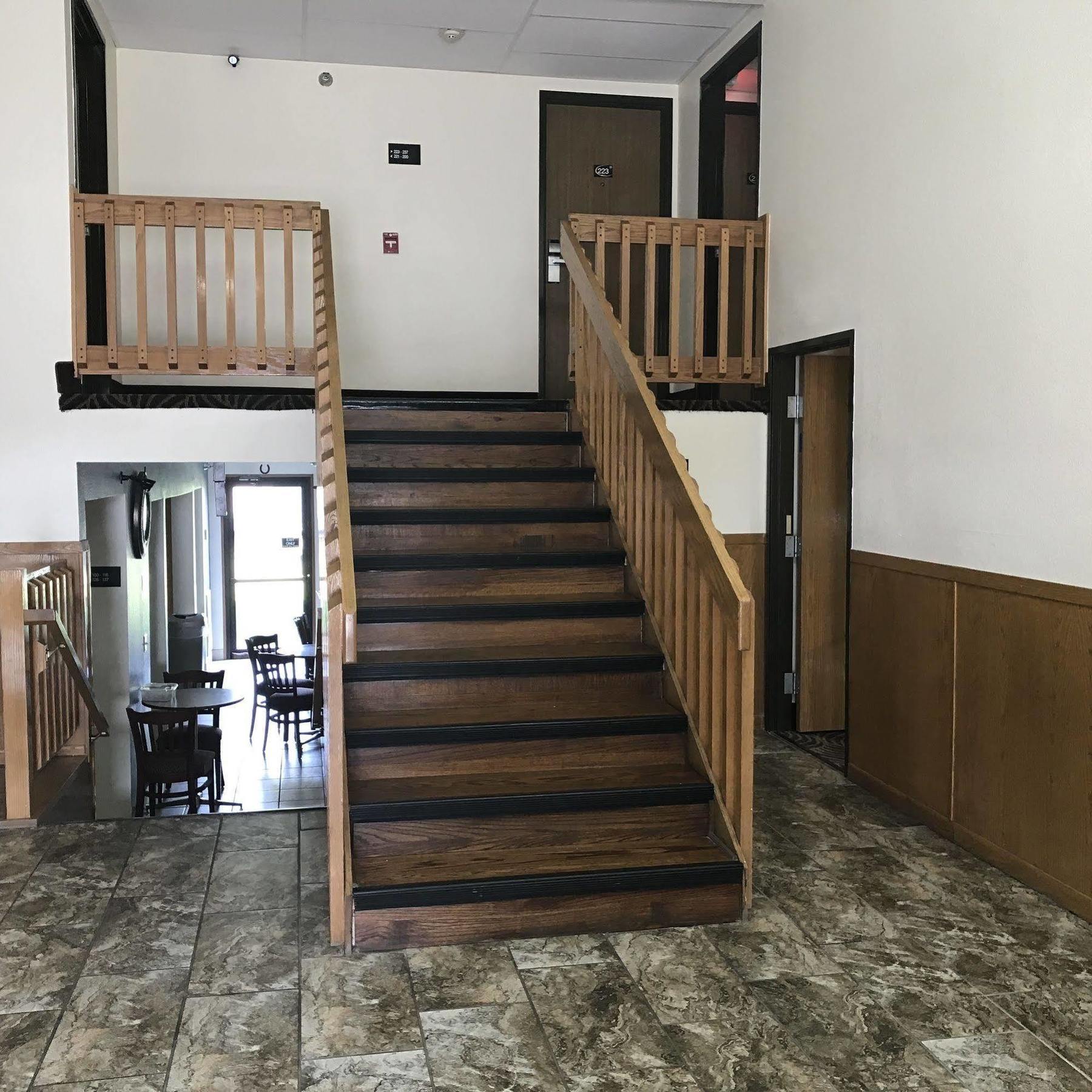 Super 8 By Wyndham Omaha/west Dodge Motel Omaha