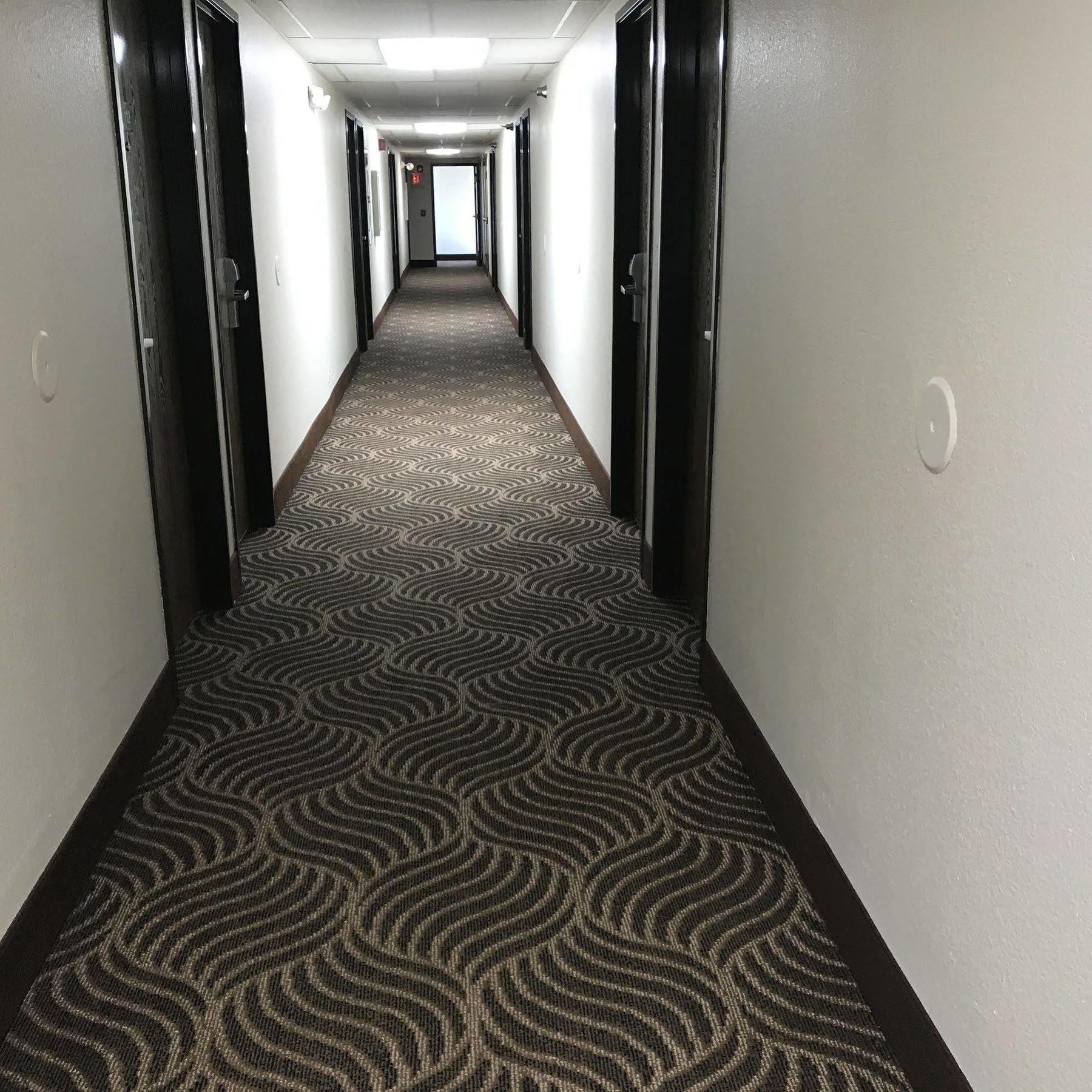 Super 8 By Wyndham Omaha/west Dodge Motel