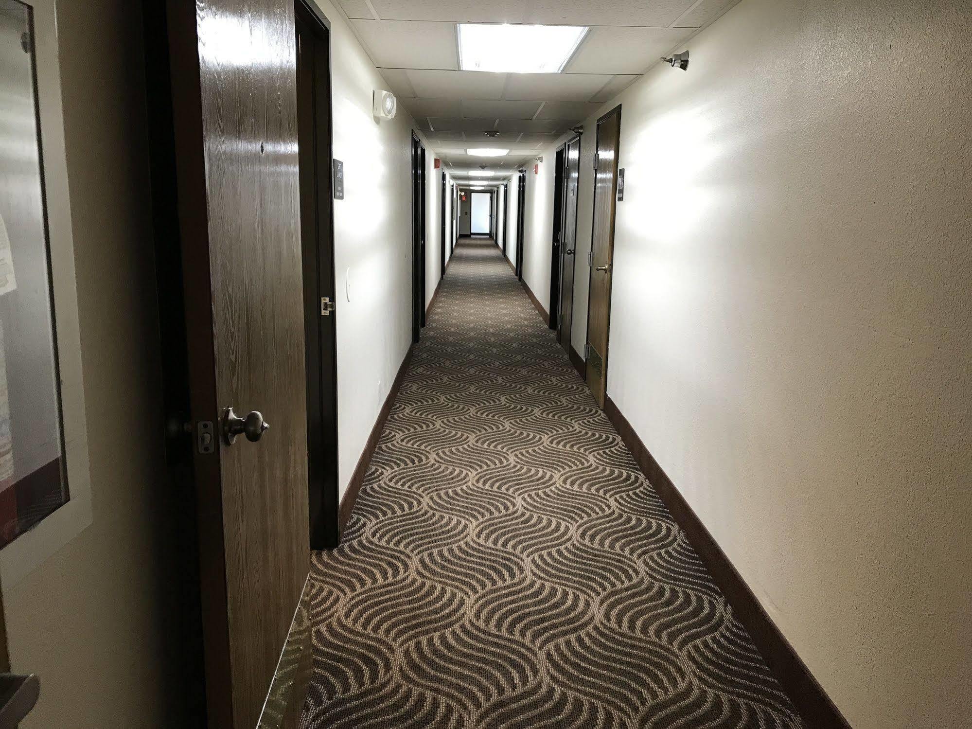 Super 8 By Wyndham Omaha/west Dodge Motel Omaha