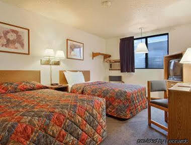 Super 8 By Wyndham Omaha/west Dodge Motel 2*