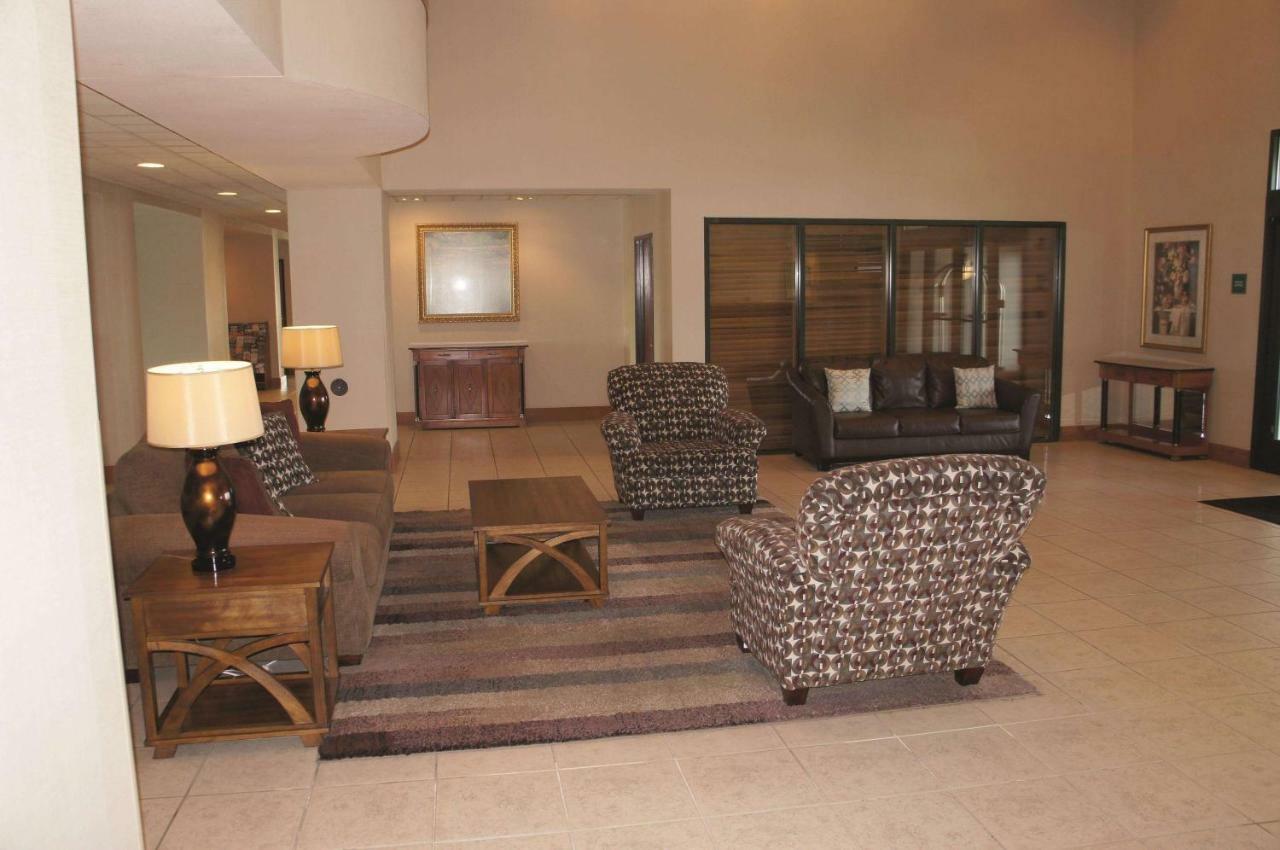 Hotel La Quinta By Wyndham Airport Downtown Omaha
