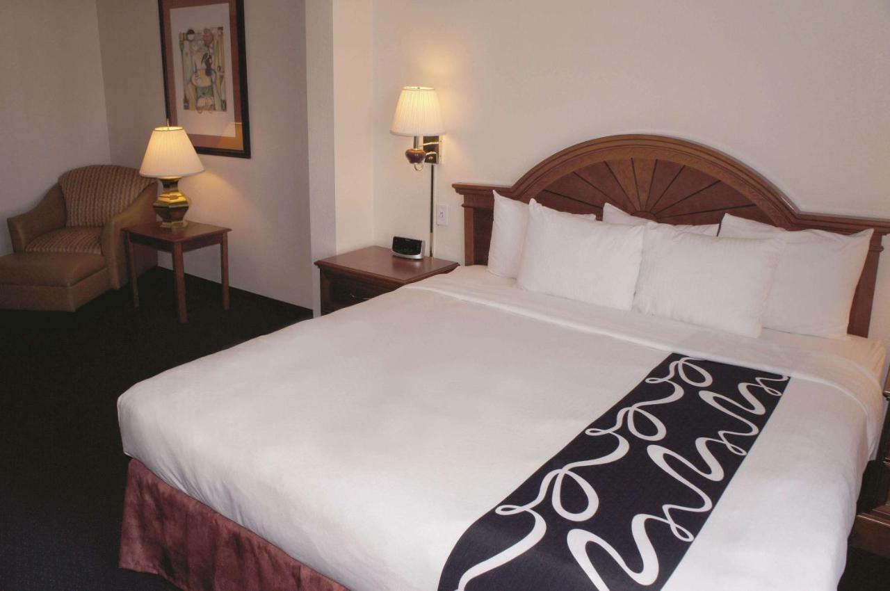 Hotel La Quinta By Wyndham Airport Downtown Omaha