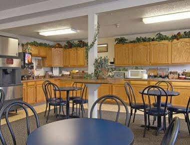 Hotel Super 8 By Wyndham I-80 West 2*