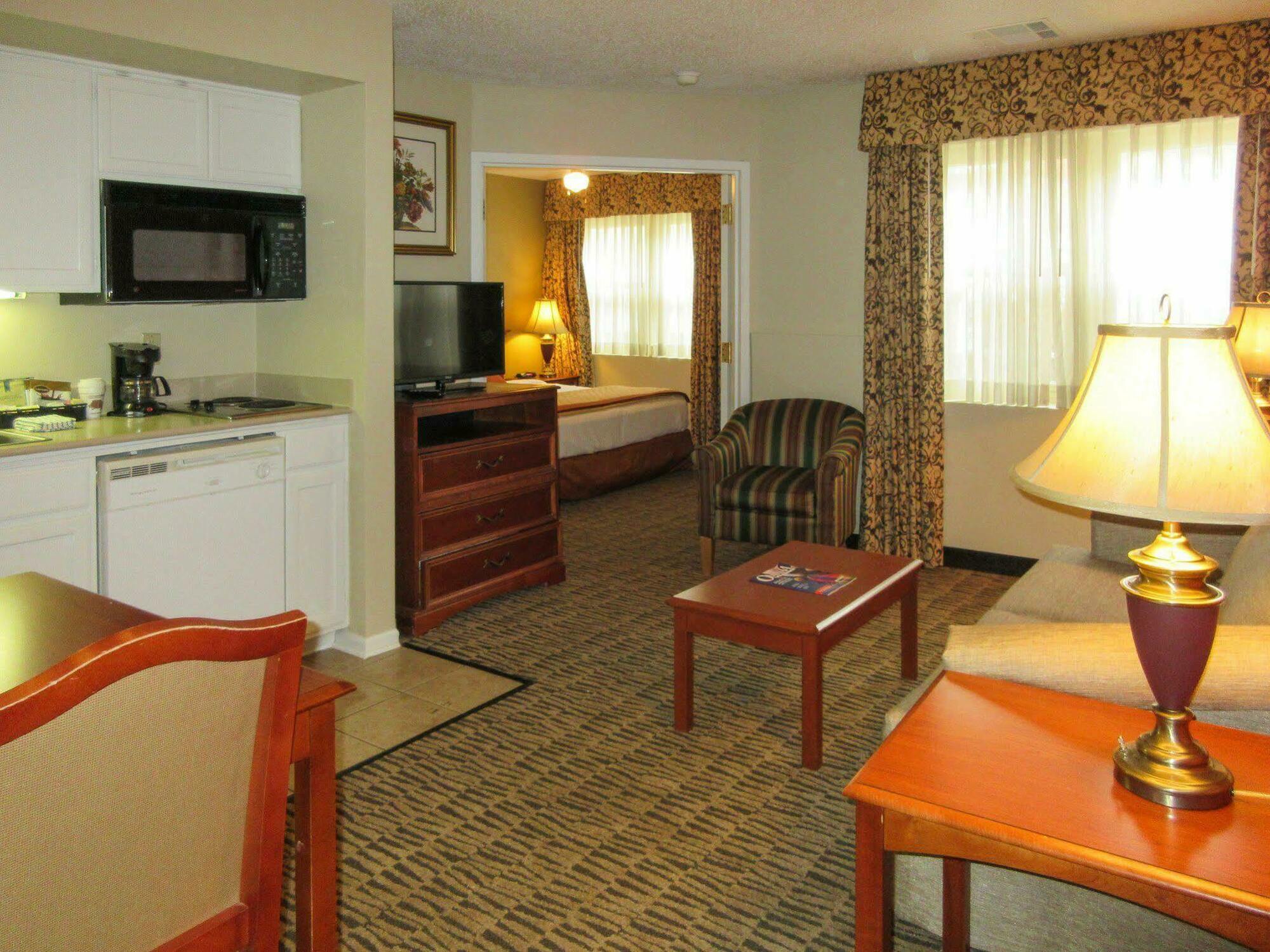 Suburban Extended 3*