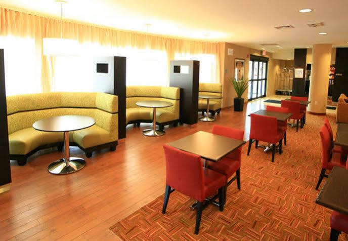 Courtyard By Marriott Aksarben Village Hotel