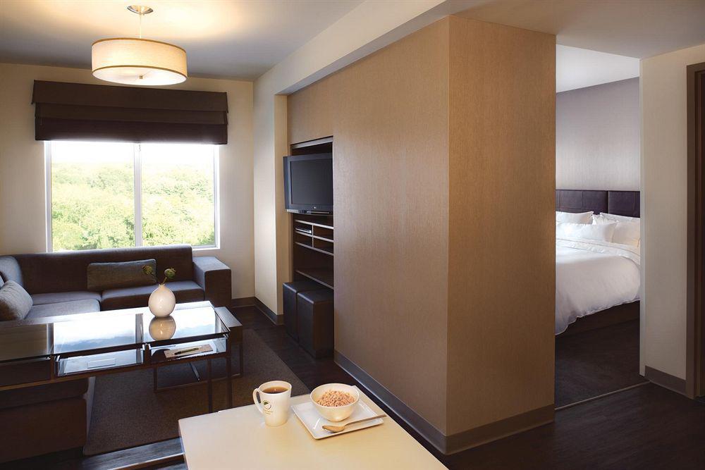 Element Midtown Crossing Hotel 4*