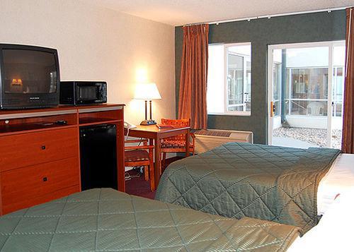 The & Near Zoo Hotel